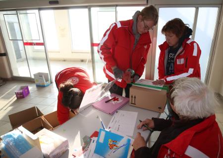 Akcija zbiranja materiala za Ukrajino 04 FOTO LJUBO VUKELIČ
